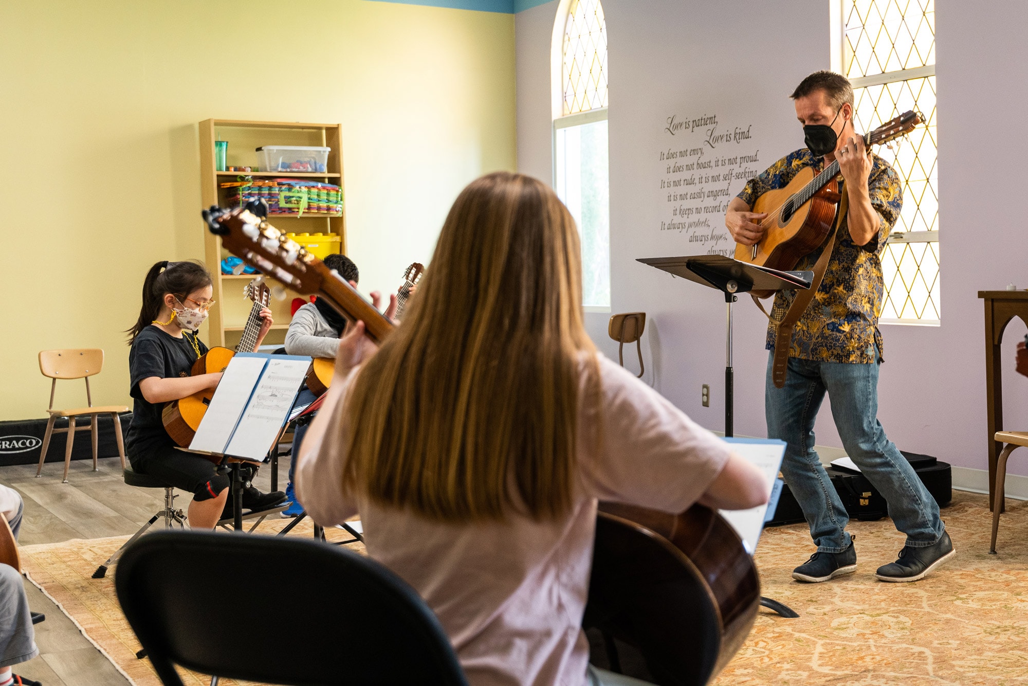 Guitar students rehearsing with Felix Bullock